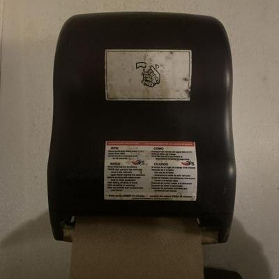 Lot 30 | Paper Towel Dispenser