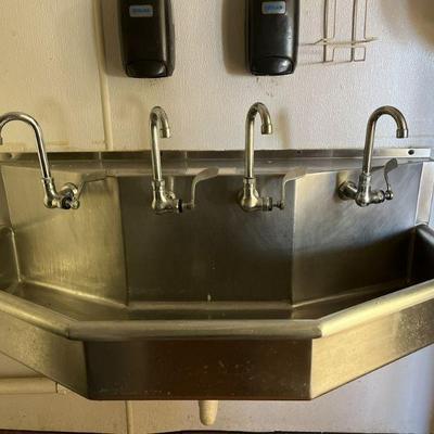 Lot 14 | Stainless Steel Hand Washing Station