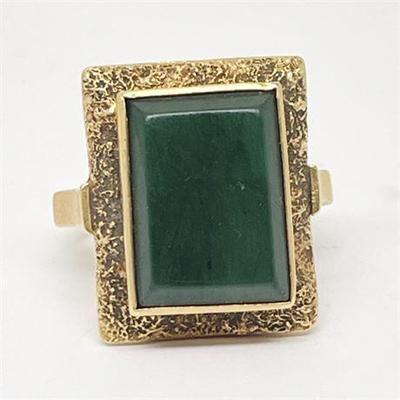 Lot 002 
Opaque 8 Carat Emerald 18K Yellow Gold Ring