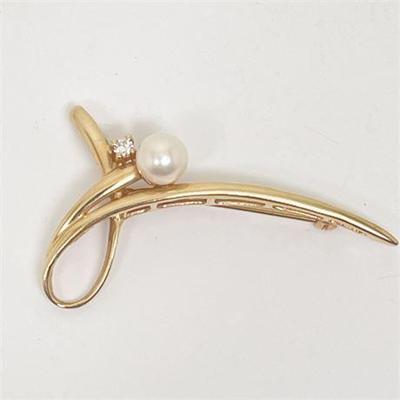 Lot 017 
Gold and Cultured Pearl Brooch with Diamond Accent