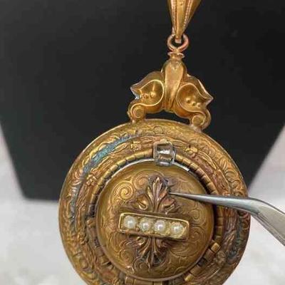 Antique Locket Necklace * Needs Repair
