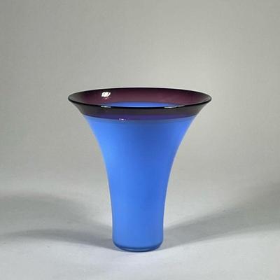 BALDWIN GUGGSINBURG NONFOUX VASE | Colored glass vase from Guggsinburg’s Nonfoux line in 1987 Signed on base