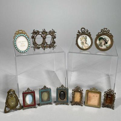 (11PC) MINIATURE METAL PICTURE FRAMES | dia. 2.5 in (Largest)