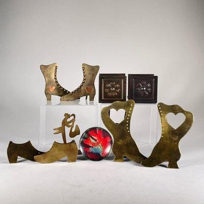 (13PC) MIXED BRASS & COPPER PIECES | Includes: 3 pairs of brass boot & shoe figures, 4 brass bookends, jazz statue, paper weight, and...
