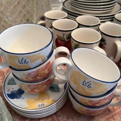 Six setting cup and saucer set