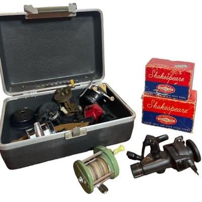 Collection Vintage, Bakelite Fishing Spinning Reels, Tackle Box