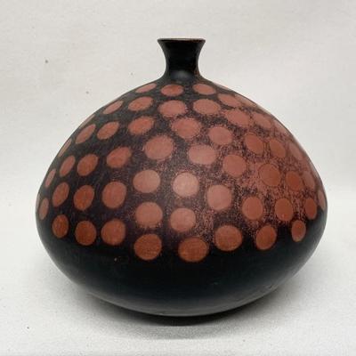 Chulucanas Peru pottery vase, ht. 9 in.
