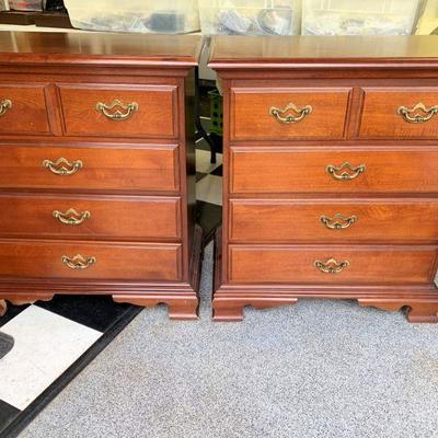 Pair of Thomasville bedside tables / chests