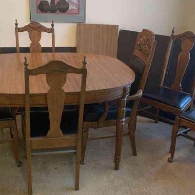Dining table with 6 chairs and extendable leaf