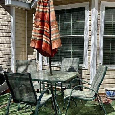 Patio Glass Top Table with Umbrella with 4 Chairs
