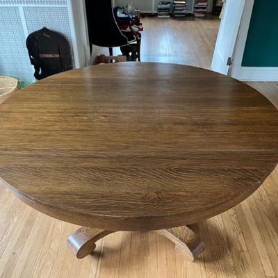 Late 19th century oak pedestal dining table with two leaves, goes from round to oval, solid wood