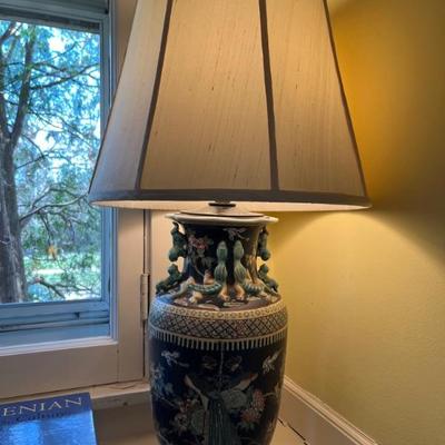 Antique and vintage Chinese and Chinoiserie style lamps