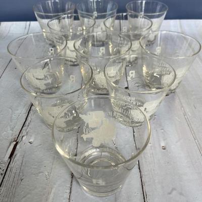 Lots of vintage mid century glassware, wine glasses, champagne coupes, cocktail glasses, it’s 5 o’clock somewhere
