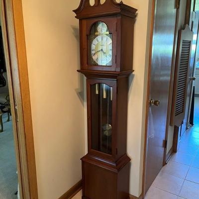 Vintage clocks, wall clocks, cuckoo clocks and a grandfather clock