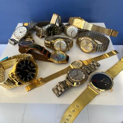 lots of vintage men's watches