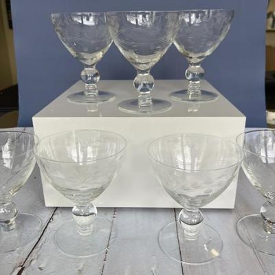 Lots of vintage mid century glassware, wine glasses, champagne coupes, cocktail glasses, it’s 5 o’clock somewhere