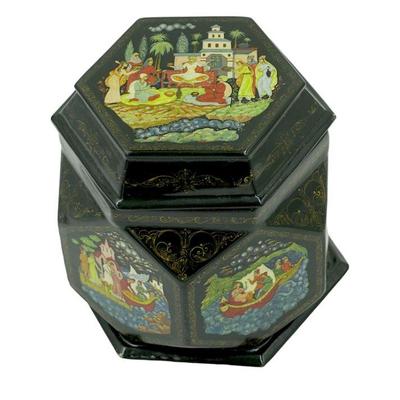 RUSSIAN HAND PAINTED LACQUER BOX