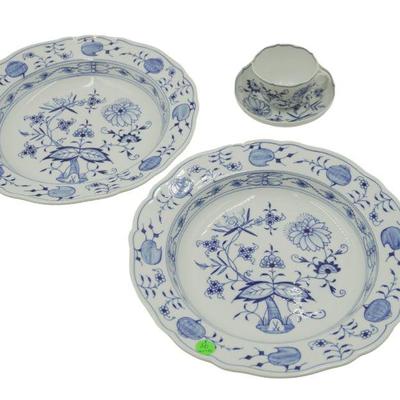 4 PC LARGE MEISSEN BLUE ONION SERVING BOWLS & CUPS & SAUCER