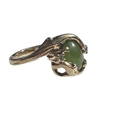 10k JADE AND DIAMOND RING SIZE 3 1/2