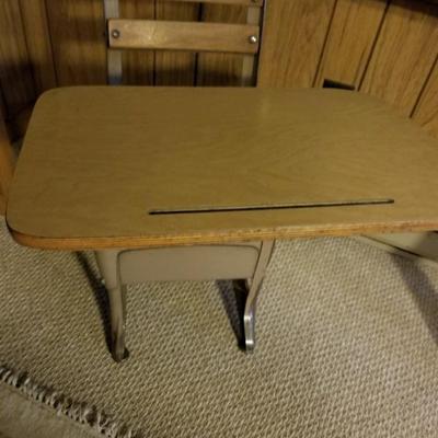 Vintage Irwin school desk/chair