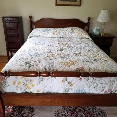 Double bed - clean mattress & bedding included free