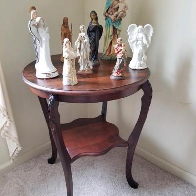 Angelic figurines, nice table