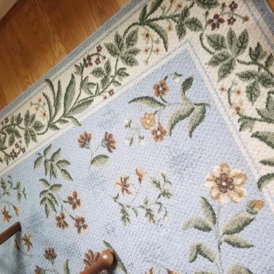 Floral area rug