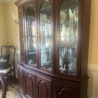 Lovely  china cabinet 100.00