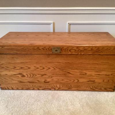 NIAD117 Large Oak Chest	Handmade large, push close, cedar lined trunk, chest. Approximately 3 1/2 fear long.
