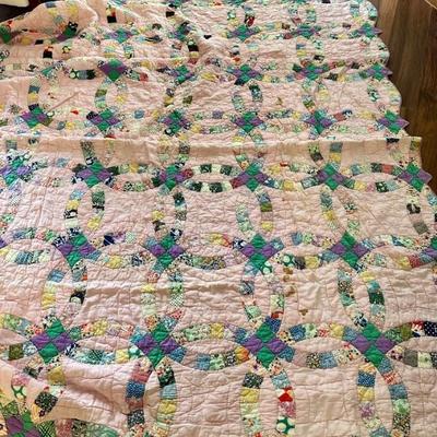 Hand made vintage wedding ring pattern quilt
