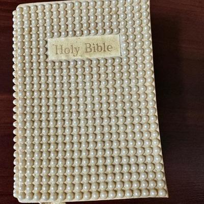 1940s pearl cover bible 