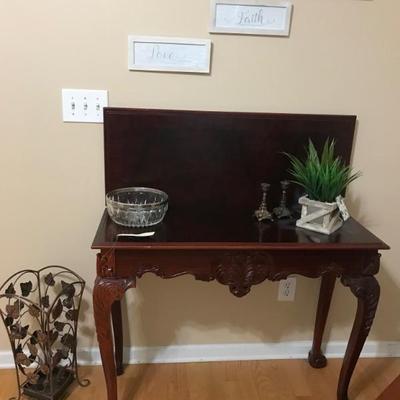 console table $59
40 X 32 X 31