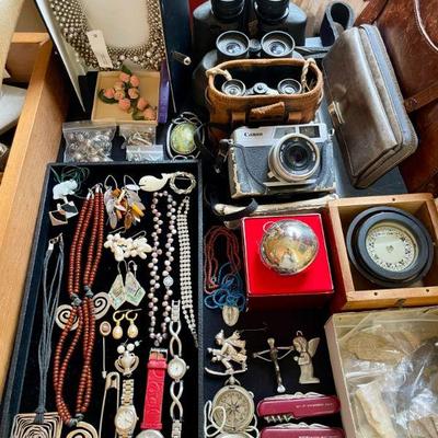 Costume jewelry, binoculars and box of arrowheads