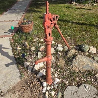 #1386 • Vintage Water Pump
