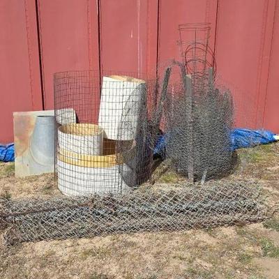 #4544 â€¢ Chain Link Fence Chicken Wire Tarp Exhaust Panel Tomato Cages and Planters
