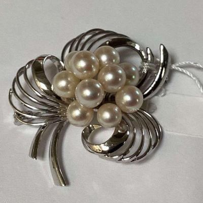 MHT412 - Another Beautiful Vintage Pearl and Silver (Marked) Brooch/Pin