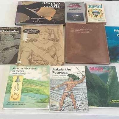 MHT202 Vintage Collectible Vintage Hawaiian/Hawaii Paperback & Hardback Books