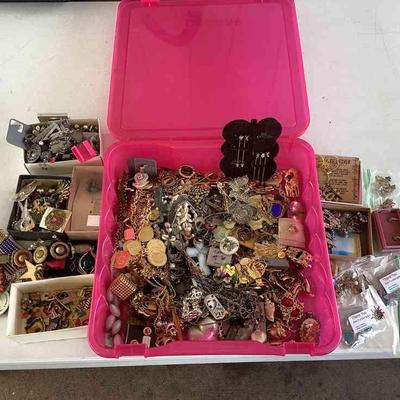 MHT004 Ultimate Vintage Costume Jewelry Mystery Lot
