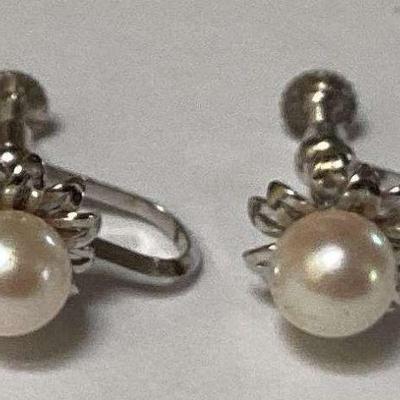 MHT411 - Vintage Pearl and Silver (Marked) Screw Back Earrings