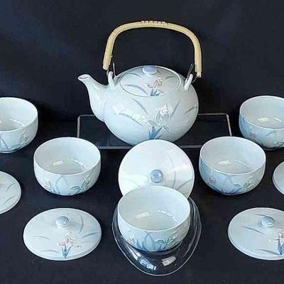 Sweet Chinese Teapot With 5 Cups & Matching Lids
