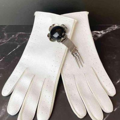 Vintage Silver Tone * Black Glass Pendant Brooch * Max Vintage Unused White Gloves * Run Smaller
