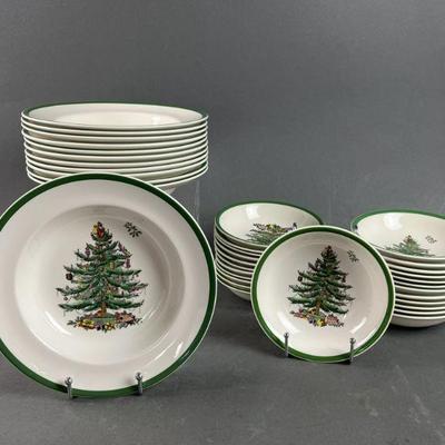 Lot 335 | Spode Christmas Tree China Bowls