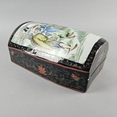 Lot 172 | Vintage Chinese Porcelain Lacquered Bento Box