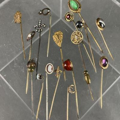 Lot 261 | Antique/Vintage Stick / Hat / Lapel Pins