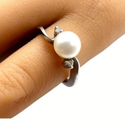 #6 â€¢ 10 K White Gold Ring with Pearl - SIze 6
