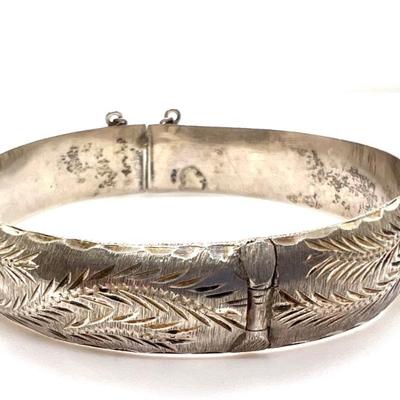 #109 â€¢ Vintage Etched Sterling Silver Hinged Bracelet
