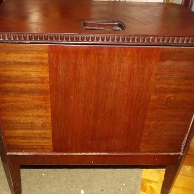 1930s Philco Chairside Radio