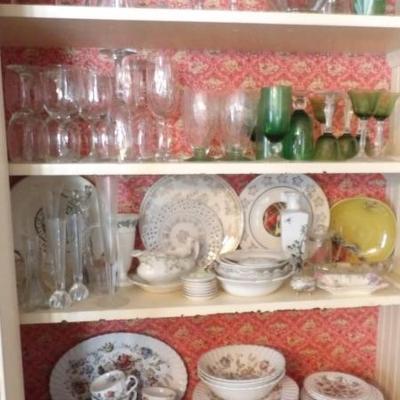 Complete Contents of China Cabinet