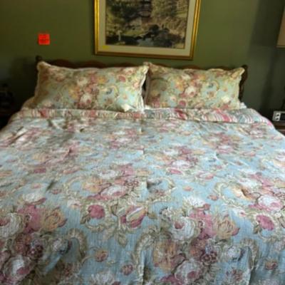 King Size â€¢ Bed â€¢ $450 (includes headboard, frame, mattress, box springs, linens, comforter, and pillows)