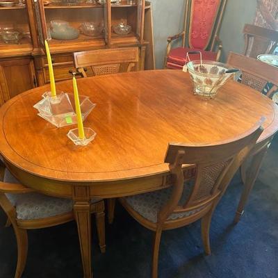 Thomasville â€¢ ca 1970 â€¢ Dining Table w/Six Chairs (including one host arm chair) â€¢ 60â€ (extends to 72â€ w/one leaf) x 42â€w...